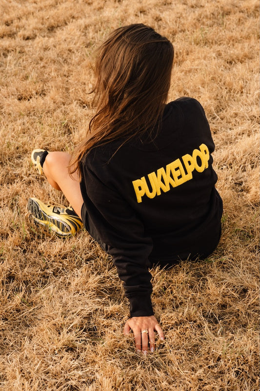 F18. Pukkelflock crewneck