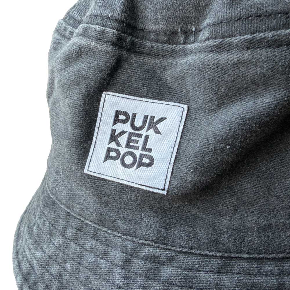 F06. Bucket hat