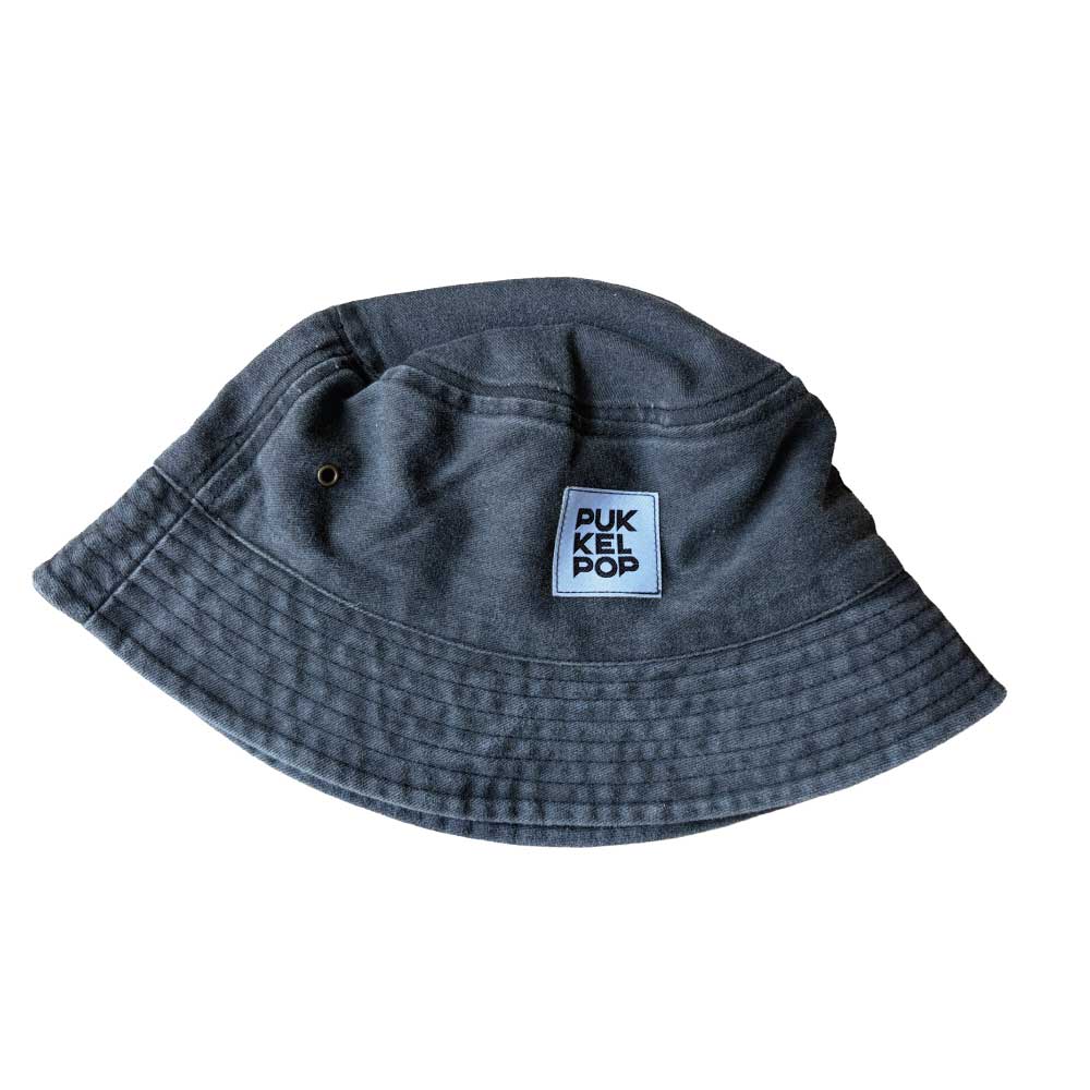 F06. Bucket hat