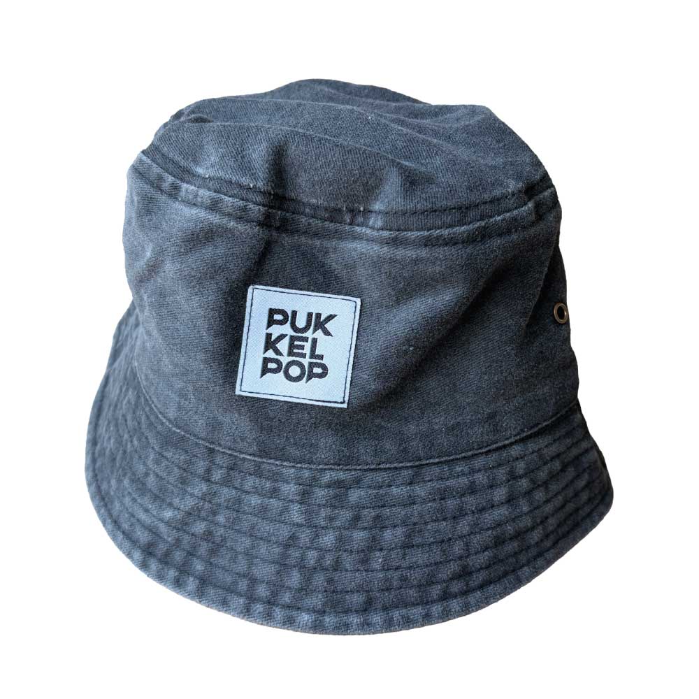 F06. Bucket hat